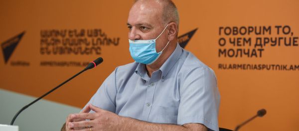 Пресс-конференция политолога Вигена Акопяна в мультимедийном пресс-центре Sputnik Армения (20 августа 2020). Еревaн - Sputnik Արմենիա