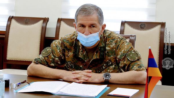 Начальник Генштаба ВС РА Оник Гаспарян на встрече с военным атташе при посольстве Болгарии в Армении (20 августа 2020). Еревaн - Sputnik Армения