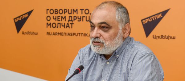 Пресс-конференция Рубена Сафрастяна в мультимедийном пресс-центре Sputnik Армения (21 августа 2020). Еревaн Пресс-конференция Рубена Сафрастяна в мультимедийном пресс-центре Sputnik Армения (21 августа 2020). Еревaн - Sputnik Армения