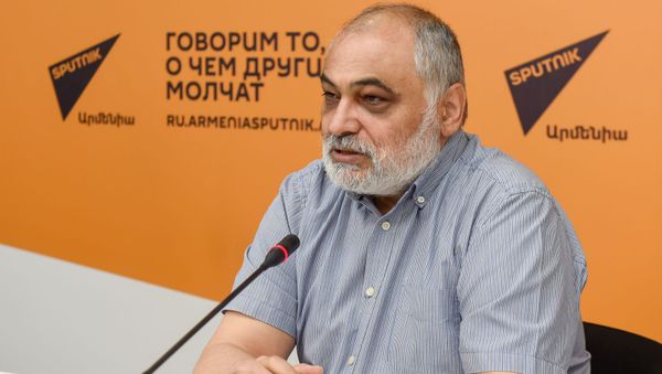 Пресс-конференция Рубена Сафрастяна в мультимедийном пресс-центре Sputnik Армения (21 августа 2020). Еревaн - Sputnik Армения