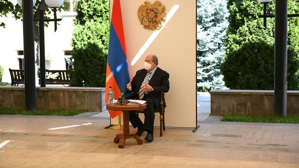 Президент Армен Саркисян встретился с представителями интеллигенции (21 августа 2020). Еревaн Президент Армен Саркисян встретился с представителями интеллигенции (21 августа 2020). Еревaн - Sputnik Արմենիա