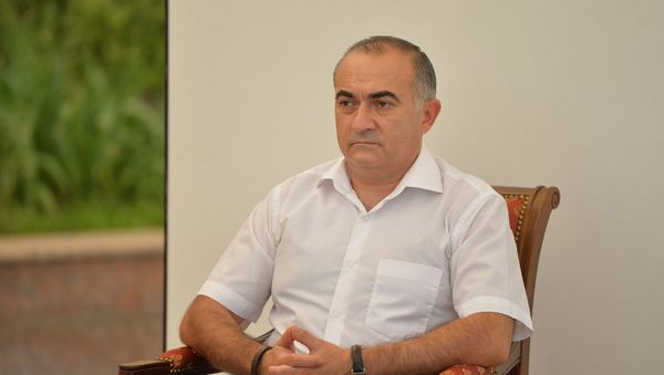 Советник президента Армении Теван Погосян во время встречи президента с представителями интеллигенции (21 августа 2020). Еревaн - Sputnik Армения