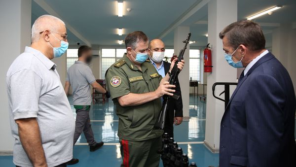 Глава военно-промышленного комитета Артак Давтян посетил оружейный завод Калашников (21 августа 2020). Еревaн - Sputnik Армения