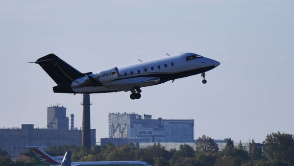 Транспортировка А. Навального из омской больницы в Германию - Sputnik Армения