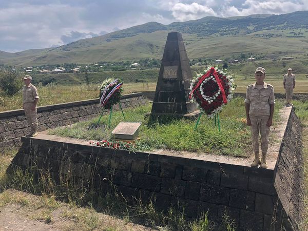 Հայ-ռուսական բարեկամության ապացույց. Նոր Խաչակապում հիշել են Փամբակի կռվի հերոսներին Հայ-ռուսական բարեկամության ապացույց. Նոր Խաչակապում հիշել են Փամբակի կռվի հերոսներին - Sputnik Արմենիա