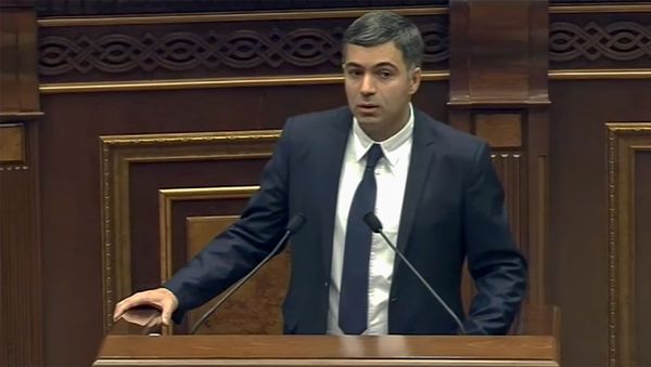 Выступление Эдгара Шатиряна на заседании парламента Армении (18 ноября 2019). Еревaн Выступление Эдгара Шатиряна на заседании парламента Армении (18 ноября 2019). Еревaн - Sputnik Армения