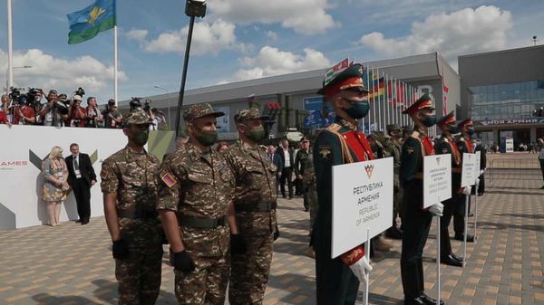 Россия и Армения подписали соглашение вокруг авиапарка: новые детали визита Тонояна Россия и Армения подписали соглашение вокруг авиапарка: новые детали визита Тонояна - Sputnik Армения