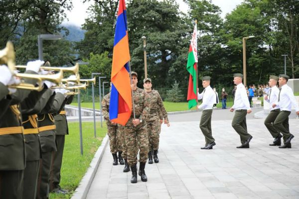 Армянская команда победила на творческом конкурсе в соревнованиях АрМИ-2020 - Sputnik Армения