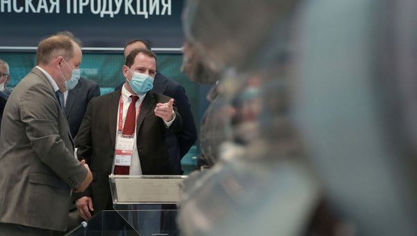 Министр обороны Армении Давид Тоноян посетил павильон корпорации Тактическое ракетное вооружение на выставке вооружений Международного военно-технического форума Армия-2020 (24 августа 2020). Московская область - Sputnik Армения