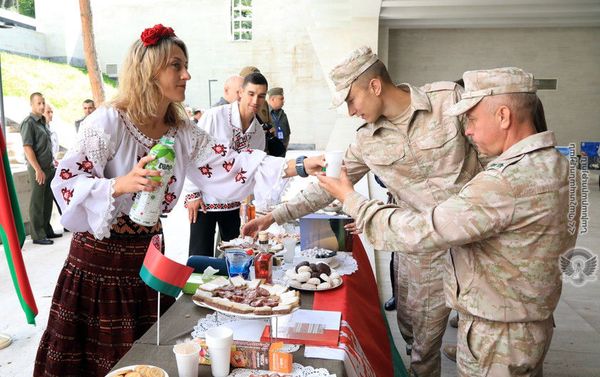 Страны-участницы конкурса “Воин мира” представили национальную культуру и кулинарию (24 августа 2020). Армения - Sputnik Армения