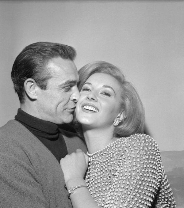 Шотландский актер Шон Коннери с итальянской актрисой Даниэлой Бианки, 1963 год - Sputnik Армения