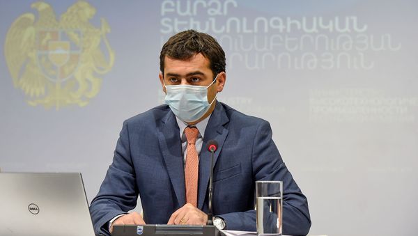 Пресс-конференция министра высокотехнологической промышленности Акоба Аршакяна (26 августа 2020). Еревaн - Sputnik Армения
