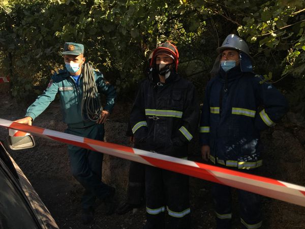 Удалось избежать огромной беды: репортаж с места взрыва и обрушения дома в Ереване - Sputnik Армения