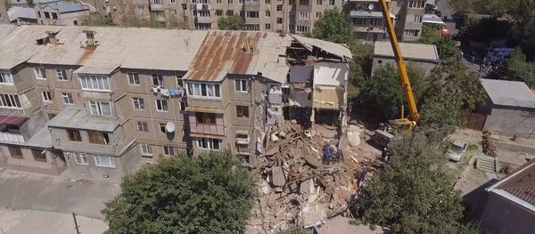 В Ереване в результате взрыва частично обрушился жилой дом. - Sputnik Армения