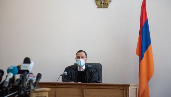 Судья Артур Мкртчян на судебном заседании по делу Гагика Хачатряна (26 августа 2020). Еревaн - Sputnik Արմենիա
