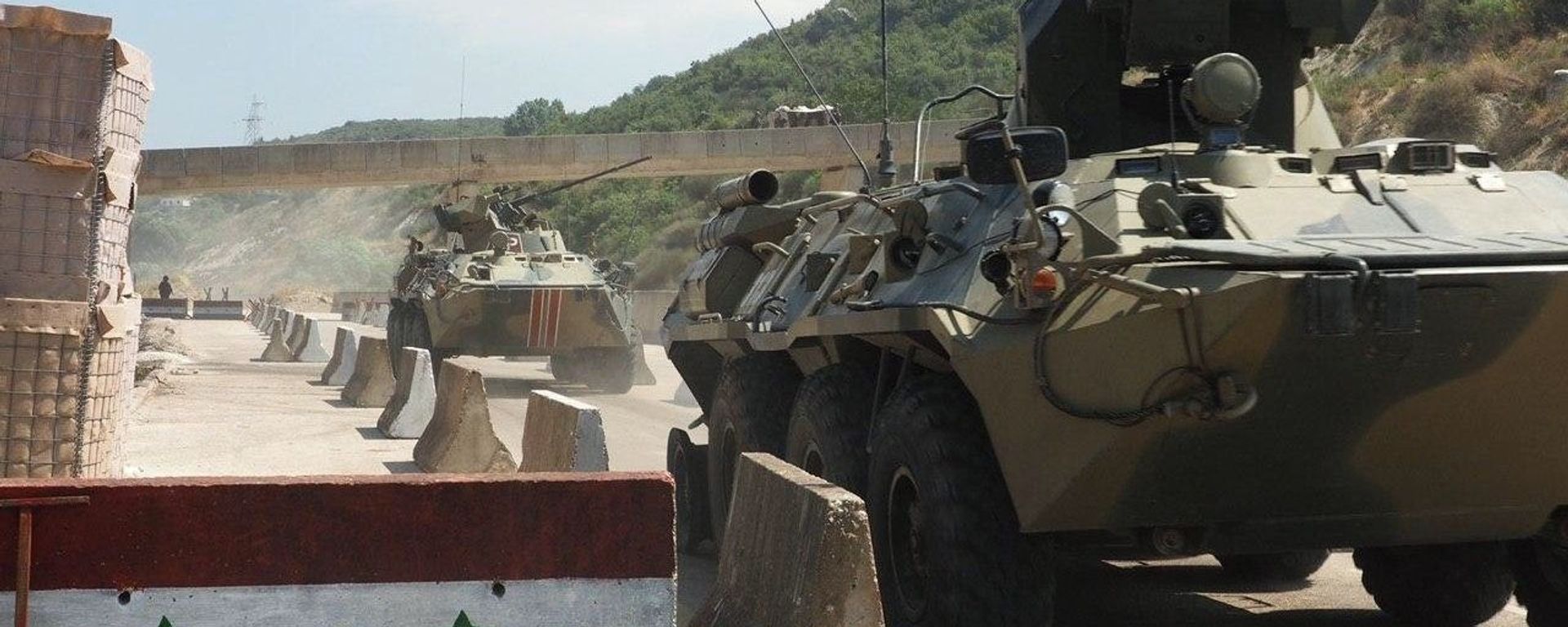 Военнослужащие РФ и Турции во время совместного патрулирования в провинции Идлиб в Сирии - Sputnik Армения, 1920, 11.10.2021