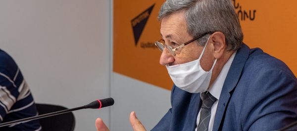 Председатель Союза отечественных товаропроизводителей Вазген Сафарян на пресс-конференции в мультимедийном пресс-центре Sputnik Армения (27 августа 2020). Еревaн  - Sputnik Արմենիա