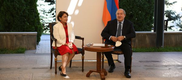 В резиденции президента Армена Саркисяна вручили специальные призы конкурса детских писателей и иллюстраторов (27 августа 2020). Еревaн - Sputnik Արմենիա