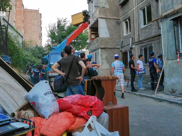 Просыпаешься – и у тебя больше нет дома: взрыв в Ереване глазами очевидца  - Sputnik Армения
