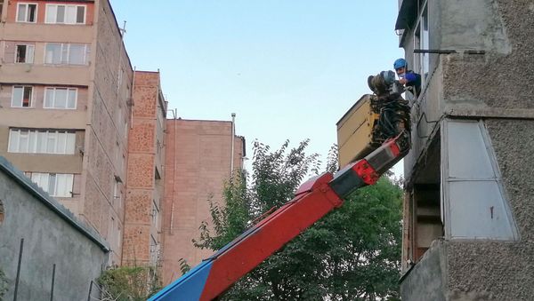 Ситуация у жилого дома по улице Райниса на следующий день после взрыва (27 августа 2020). Еревaн - Sputnik Արմենիա