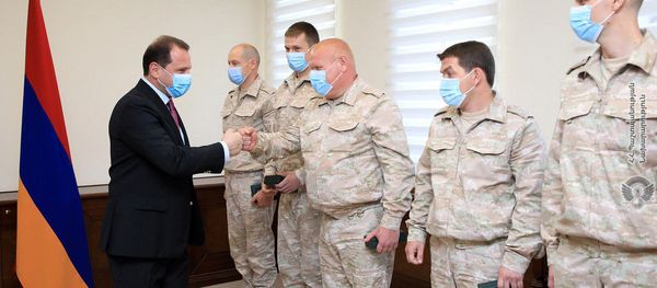Министр обороны РА Давид Тоноян наградил российских военнослужащих (28 августа 2020). Еревaн - Sputnik Արմենիա