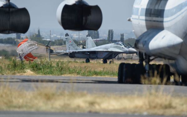 Авиашоу на российской военной базе аэродрома Эребуни (28 августа 2020). Еревaн Авиашоу на российской военной базе аэродрома Эребуни (28 августа 2020). Еревaн - Sputnik Армения
