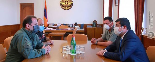 Президент Карабаха Араик Арутюнян принял министра обороны РА Давида Тонояна (29 августа 2020). Степанакерт - Sputnik Արմենիա