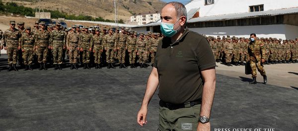 Премьер-министр Армении Никол Пашинян и президент Карабаха Араик Арутюнян посетили одну из воинских частей Карабаха (30 августа 2020). Карабах - Sputnik Արմենիա