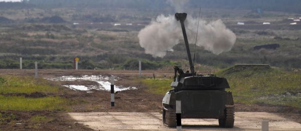 Самоходное артиллерийское орудие 2С34 Хоста во время динамического показа вооружений - Sputnik Արմենիա