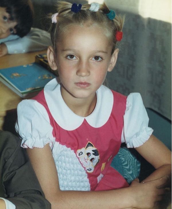 Уже тогда задавала тренды: Ольга Бузова показала, какой была в детстве Уже тогда задавала тренды: Ольга Бузова показала, какой была в детстве - Sputnik Армения