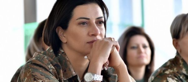 Анна Акопян прошла недельный курс боевой подготовки в одной из воинских частей НКР - Sputnik Արմենիա