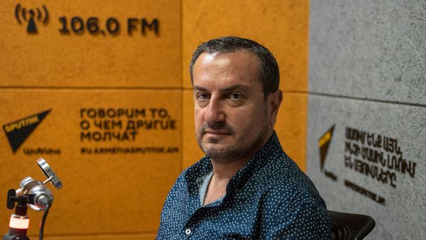 Профессор политологии Лихайского университета Арман Григорян - Sputnik Армения