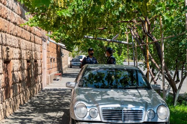«Աշոտի գլխին սարքել են». ո՞վ է «թունավոր» օղու համար ձերբակալված տղամարդը «Աշոտի գլխին սարքել են». ո՞վ է «թունավոր» օղու համար ձերբակալված տղամարդը - Sputnik Արմենիա