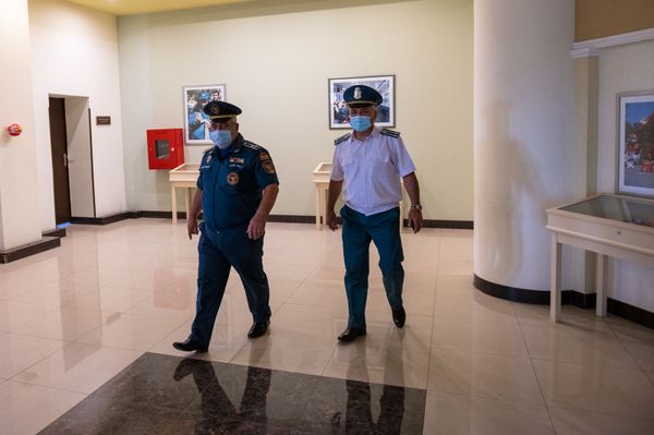 Когда довольна не только теща: судьба двух друзей, ставших пожарными-спасателями в Армении Когда довольна не только теща: судьба двух друзей, ставших пожарными-спасателями в Армении - Sputnik Армения