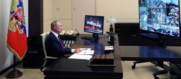 Владимир Путин принимает участие во Всероссийском открытом уроке Помнить - значит знать в режиме видеоконференции Владимир Путин принимает участие во Всероссийском открытом уроке Помнить - значит знать в режиме видеоконференции - Sputnik Արմենիա