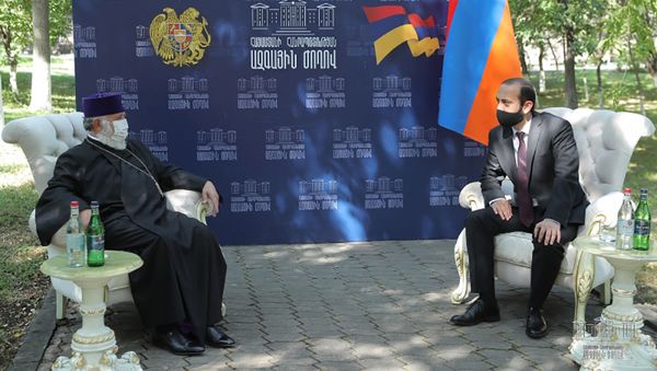 Арарат Мирзоян встретился с Католикосом всех армян Гарегином II (8 сентября 2020). Еревaн - Sputnik Արմենիա