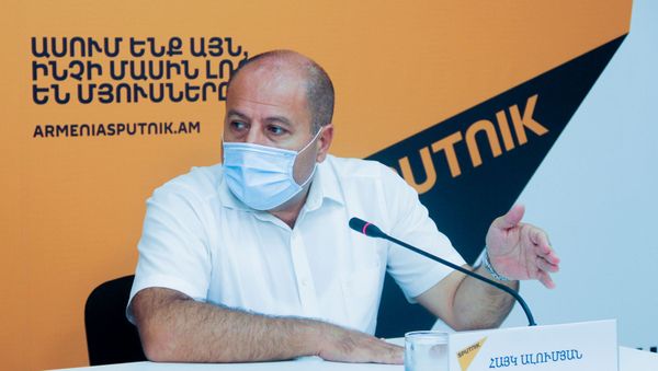 Пресс-конференция представителя группы адвокатов второго президента Армении Роберта Кочаряна Айка Алумяна (9 сентября 2020). Еревaн - Sputnik Армения