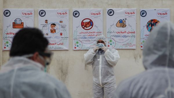 Члены неправительственной организации Syrian Violet готовятся к дезинфекции больницы Ибн Сина в сирийском городе Идлиб (19 марта 2020). Сирия Члены неправительственной организации Syrian Violet готовятся к дезинфекции больницы Ибн Сина в сирийском городе Идлиб (19 марта 2020). Сирия - Sputnik Армения
