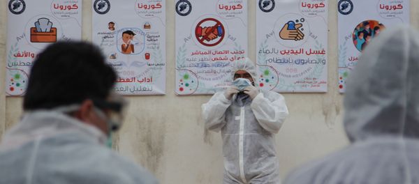 Члены неправительственной организации Syrian Violet готовятся к дезинфекции больницы Ибн Сина в сирийском городе Идлиб (19 марта 2020). Сирия Члены неправительственной организации Syrian Violet готовятся к дезинфекции больницы Ибн Сина в сирийском городе Идлиб (19 марта 2020). Сирия - Sputnik Армения