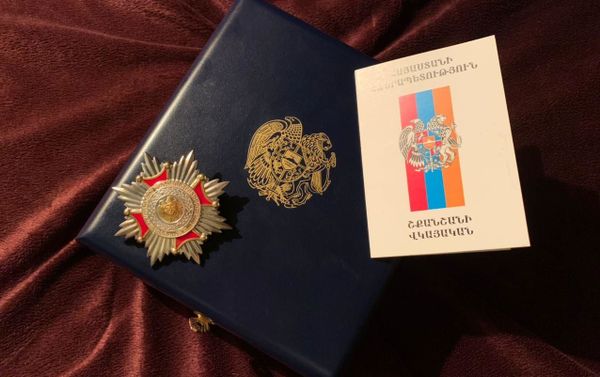 Орден за заслуги перед отечеством первой степени, врученный кинооператору Левону Атоянцу (9 сентября 2020). Еревaн Орден за заслуги перед отечеством первой степени, врученный кинооператору Левону Атоянцу (9 сентября 2020). Еревaн - Sputnik Армения
