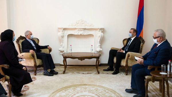 Армен Григорян принимает Чрезвычайного и Полномочного посла Исламской Республики Иран в Армении Н.Г. Аббаса Бадахшана Зохури (10 сентября 2020). Еревaн - Sputnik Արմենիա
