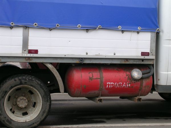 Автогаз только по лицензии, или Как в Армении решили разобраться с бомбой на колесах Автогаз только по лицензии, или Как в Армении решили разобраться с бомбой на колесах - Sputnik Армения