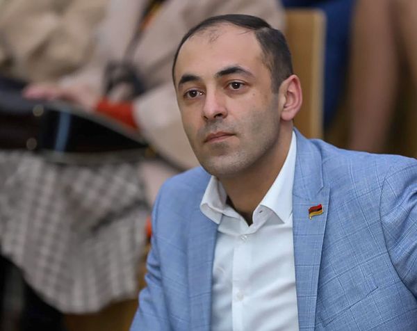 Заменит Санасаряна: Пашинян назначил нового замглавы Контрольной службы Заменит Санасаряна: Пашинян назначил нового замглавы Контрольной службы - Sputnik Армения