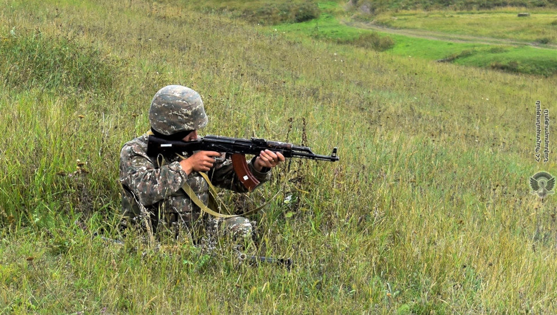 Армянский военнослужащий на тренировке по стрельбе Армянский военнослужащий на тренировке по стрельбе - Sputnik Армения, 1920, 11.06.2021