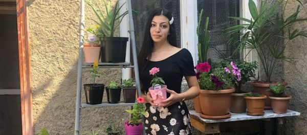 Основательница цветочного бизнеса, 17-летняя Ани Барсегян из Гюмри Основательница цветочного бизнеса, 17-летняя Ани Барсегян из Гюмри - Sputnik Армения