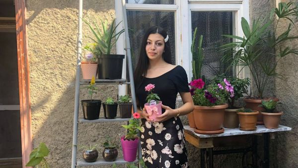 Основательница цветочного бизнеса, 17-летняя Ани Барсегян из Гюмри Основательница цветочного бизнеса, 17-летняя Ани Барсегян из Гюмри - Sputnik Армения