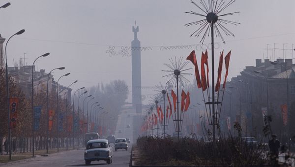 Обелиск 50 лет Советской Армении (сейчас Возрождённая Армения) на проспекте Азатутяна в Ереване (1970-е гг) - Sputnik Армения
