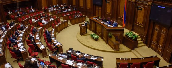 Выступление руководителя фракции Просвещенная Армения Эдмона Марукяна на очередном заседании Национального собрания Армении (16 сентября 2020). Еревaн - Sputnik Армения