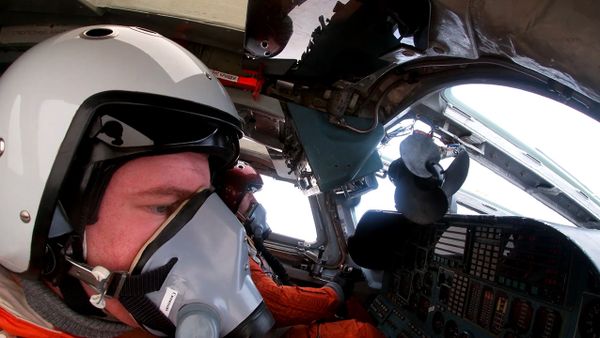 Российский СУ-35 эффектно отогнал истребитель НАТО от ТУ-160 - Sputnik Армения