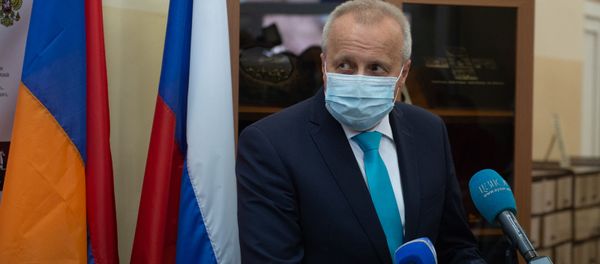 Посол РФ в Армении Сергей Копыркин на открытии Русского центра в Армении (18 сентября 2020). Еревaнна открытии Русского центра в Армении (18 сентября 2020). Еревaн - Sputnik Արմենիա